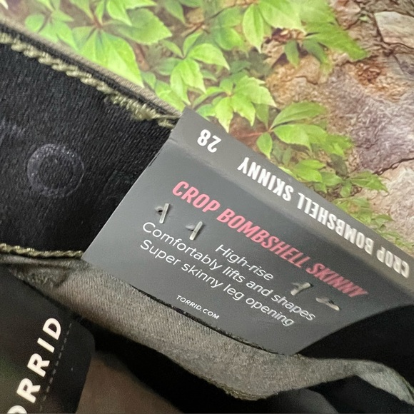 NWT TORRID Olive Cropped Bombshell Skinny Jeans, 28W - Picture 11 of 11